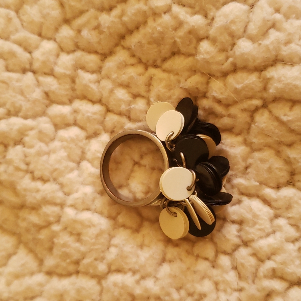 Size 5 Silver Ring w/ Black & White Enamel Dangly Disc's
